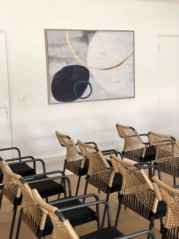Salle de réunion Mididix à Mauguio, chaises et décoration